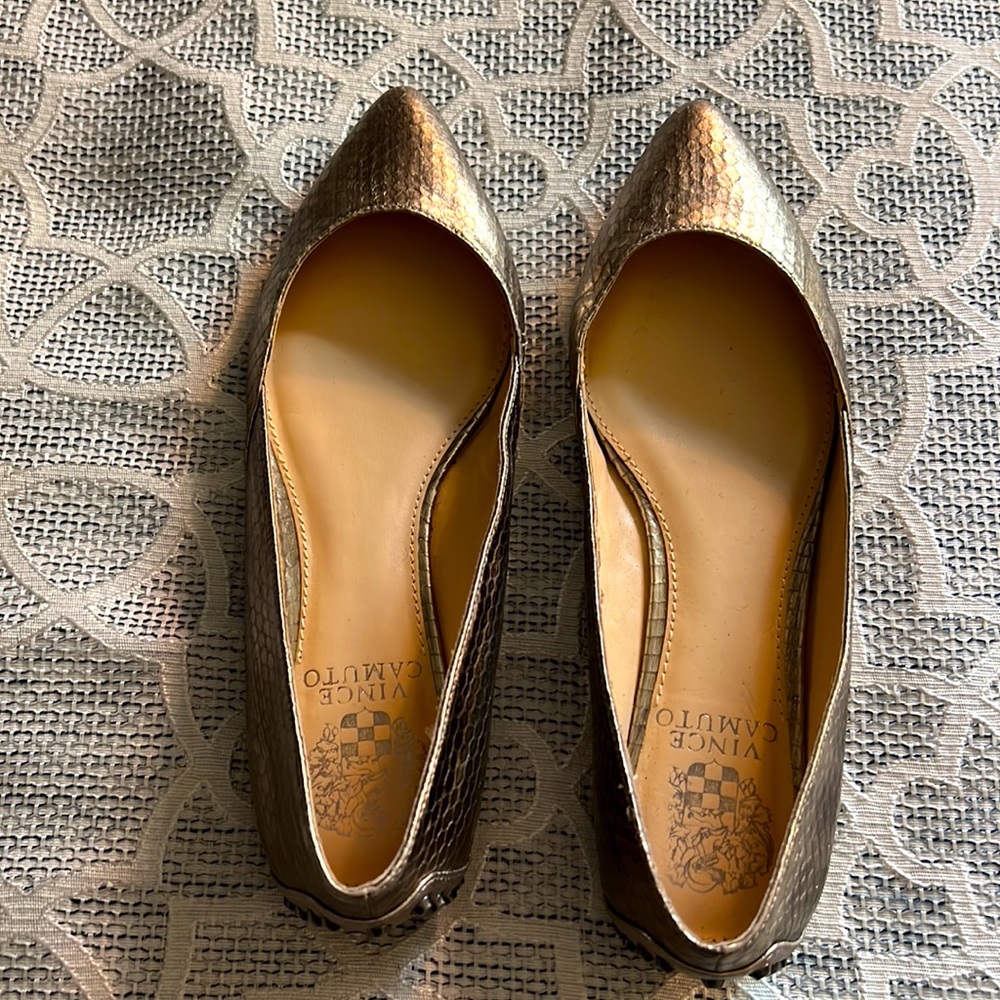Vince Camuto Size 6.5 Alley Metallic Pewter Studded Snake Print Flats
